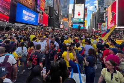Times Square, en Nueva York (EE. UU.), se llenó de hinchas de la Selección de Ecuador en la antesala del partido contra Alemania por el Mundial 2026.