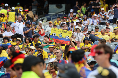 Aficionados de Ecuador asisten al partido del grupo E del Mundial de la FIFA 2026 ante Alemania en el estadio MetLife de Nueva Jersey (Estados Unidos).