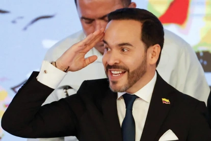 Abelardo de la Espriella reacciona durante la entrega del Consejo Nacional Electoral (CNE) de su credencial como presidente electo de Colombia.