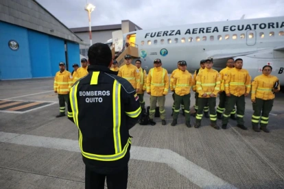 Ecuador envió hoy 46 rescatistas a Venezuela para apoyar la emergencia humanitaria.