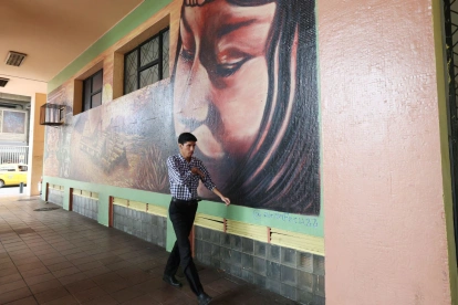 Los murales se realizaron en la fachada del edificio patrimonial de la Casa de la Cultura Ecuatoriana, núcleo de Guayas, en el centro de Guayaquil.