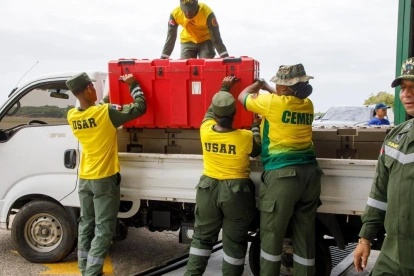 Rescatistas de República Dominicana llegan a Venezuela para sumarse a las labores de búsqueda de sobrevivientes tras los devastadores terremotos.