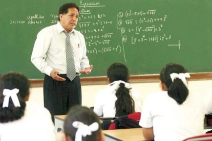 La desaparición de colegios e institutos normales destruyó la formación docente en Ecuador.