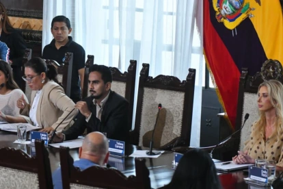 La alcaldesa encargada, Tatiana Coronel, se excusó en la Constitución y un conflicto de  interés para no presidir la sesión extraordinaria.
