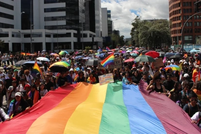 En la marcha por el Día del Orgullo Lgbtiq+, en Quito, en 2025.