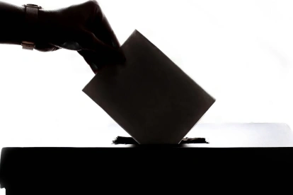 Los resultados electorales estrechos reabren el debate sobre mecanismos para fortalecer la legitimidad democrática.