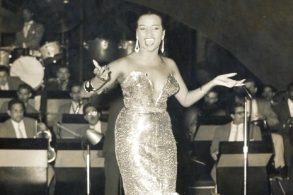 La cantante cubana Celia Cruz, fallecida en 2003, se convirtió en la primera artista latina cuya voz fue recreada mediante inteligencia artificial.