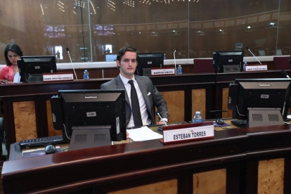 Esteban Torres convoca a la sesión 104 de la Asamblea Nacional como presidente encargado del Legislativo.