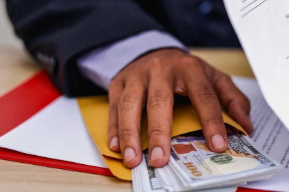 La integridad en la función pública es clave para frenar la corrupción y proteger las instituciones democráticas.