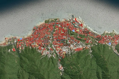 Mapa interactivo de la NASA que identifica en rojo edificios de Caraballeda, La Guaira, con más de 75 % de probabilidad de daños tras el terremoto.