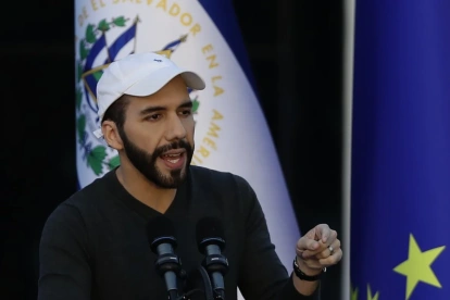 La fórmula oficialista incluye nuevamente al vicepresidente Félix Ulloa y se perfila como la principal contendiente en los próximos comicios.