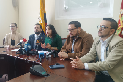 Marisol Peñaloza, alcaldesa (s) de Cuenca, encabezó una reunión con los siete asambleístas de Azuay y marcaron una agenda conjunta.