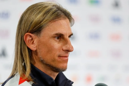 El seleccionador de Ecuador, Sebastián Beccacece, reacciona este viernes, durante una rueda de prensa en el estadio Arrowhead en Kansas (Estados Unidos).