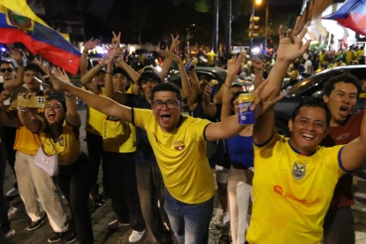 Muchos piensan que el fútbol es solo eso, un juego, pero para los ecuatorianos es indudablemente un vínculo de unión y esperanza.