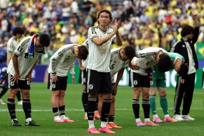Jugadores de Japón reaccionan tras el partido de dieciseisavos de final de la Copa Mundial de la FIFA 2026 entre Brasil y Japón, en Houston, Estados Unidos, el 29 de junio de 2026.