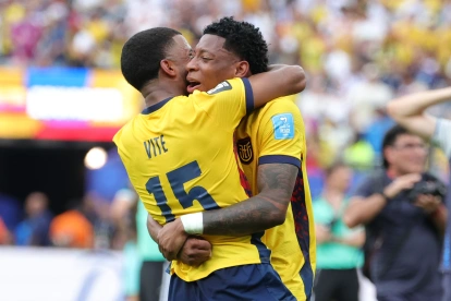 Gonzalo Plata (d) y Pedro Vite han sido figuras de Ecuador en el Mundial 2026.