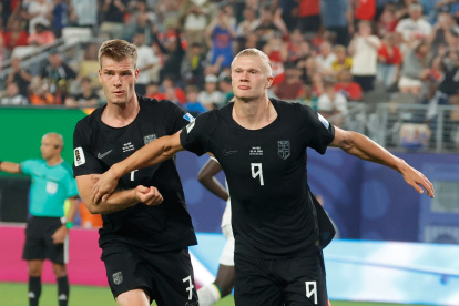 Erling Haaland (der.), principal figura de Noruega en el Mundial 2026. Hoy mide a Costa de Marfil.