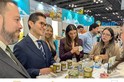 Representantes de las empresas ecuatorianas en la feria.