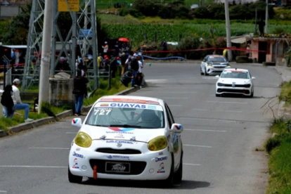 Competidores en acción durante la III Válida Zonal Nacional de Circuito, realizada en la provincia de Cañar, en una jornada llena de velocidad, técnica y adrenalina.