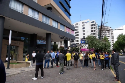 Las avenidas Amazonas y Colón, en el norte de Quito, registraron una intensa movilización policial tras el reporte de un violento asalto en el edificio Amazonas Parc.
