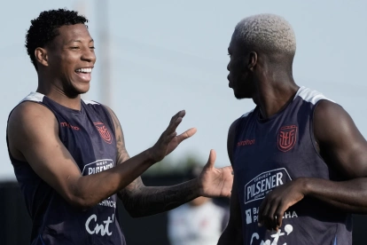 Gonzalo Plata y Moisés Caicedo en el entrenamiento de Ecuador en el Mundial 2026.