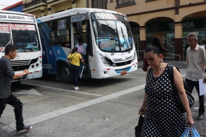 El alza del pasaje en Guayaquil a 45 y 50 centavos dependerá de que las cooperativas instalen aire acondicionado, wifi y sistemas tecnológicos de recaudo.
