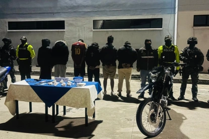 La Policía allanó viviendas en los sectores de Carcelén, La Comuna y Pomasqui. Allí se encontraron granadas, armas y droga.
