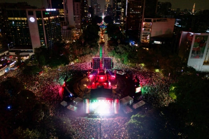Multitudinaria celebración en el Ángel de la Independencia tras el triunfo de México sobre Ecuador en el Mundial 2026