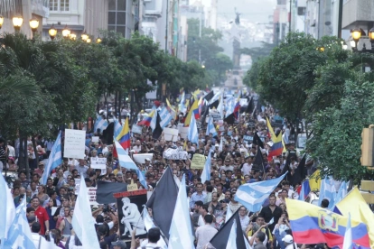 La “Marcha de la Nutella” reflejaba una sociedad capaz de organizarse. Juntas cívicas, cámaras, gremios, universidades y colegios profesionales podían coordinarse alrededor de objetivos comunes. Existía un tejido social.