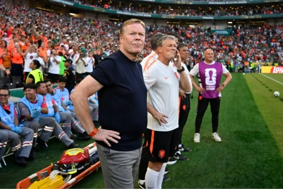 El seleccionador neerlandés Ronald Koeman en el duelo de dieciseisavos de final que jugaron Países Bajos y Marruecos en el BBVA Stadium en Monterrey.