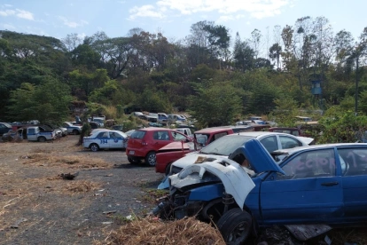La chatarrización busca desocupar espacios en los canchones de Guayaquil.