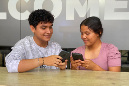 Una aplicación basada en inteligencia artificial, integrada a WhatsApp, complementa las clases de inglés con ejercicios personalizados.