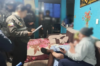 Se realizaron cuatro allanamientos en distintas zonas de Quito. Se encontró armas y drogas.