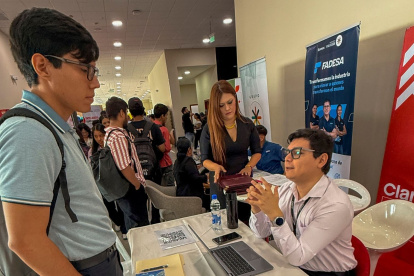 Con charlas sobre inteligencia artificial, inclusión y tendencias del mercado, además de espacios de reclutamiento, la UCSG promovió el encuentro entre el talento universitario y las empresas.