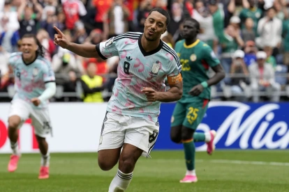 Youri Tielemans, de Bélgica, celebra después de marcar el gol de la victoria 3-2 durante el partido de dieciseisavos de final del Mundial de 2026.