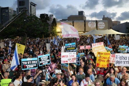 Manifestantes antigubernamentales participan en una concentración en Tel Aviv, Israel, el 2 de julio de 2026.