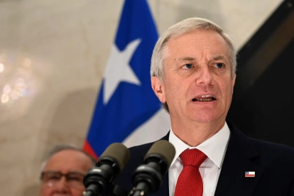 El presidente de Chile, José Antonio Kast, habla durante una conferencia de prensa en Montevideo (Uruguay).