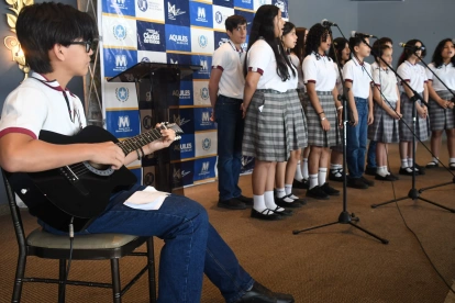 Los estudiantes entonaron canciones representativas.