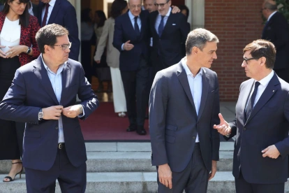 Pedro Sánchez reiteró que no está implicado en ninguna investigación, defendió la actuación de su Gobierno y atribuyó las acusaciones a una estrategia de desgaste político.