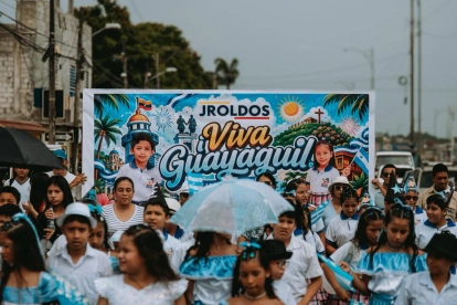 El pregón tuvo la participación de cientos de menores de edad.