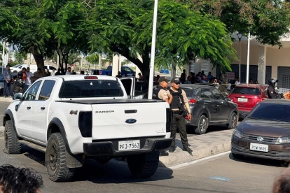 La víctima llegó hasta la zona comercial de Manta, cuando la sorprendieron con balazos.