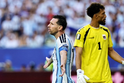 Lionel Messi y Vozinha de Cabo Verde una historia aparte.