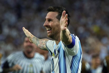 Lionel Messi festeja la sufrida victoria ante Cabo Verde.