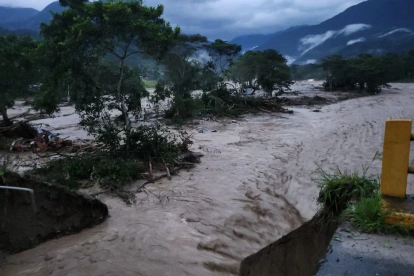 48 personas fueron rescatadas tras el desbordamiento del río Zamora en Guadalupe el 4 de julio.