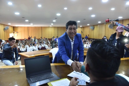 Jorge Yunda reafirma su candidatura a la Alcaldía de Quito durante su visita al CNE en Quito.