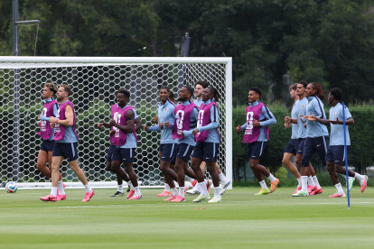 Jugadores de la selección de Inglaterra durante el entrenamiento del sábado, en el Club Universidad en Ciudad de México (México).