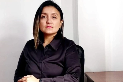 Equipos de rescate buscan a la gobernadora que coordinaba ayuda por lluvias y deslizamientos.