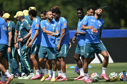 Raphinha y Neymar  en el entrenamiento de Brasil