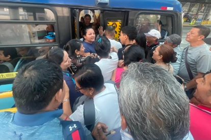 Críticas. Los usuarios de la Troncal 1 constantemente piden mejoras.