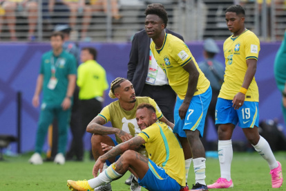 El astro brasileño Neymar se lamenta de la eliminación de su selección en el Mundial 2026..